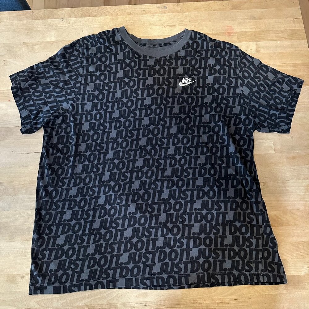 Nike graphic tee - Size XXL